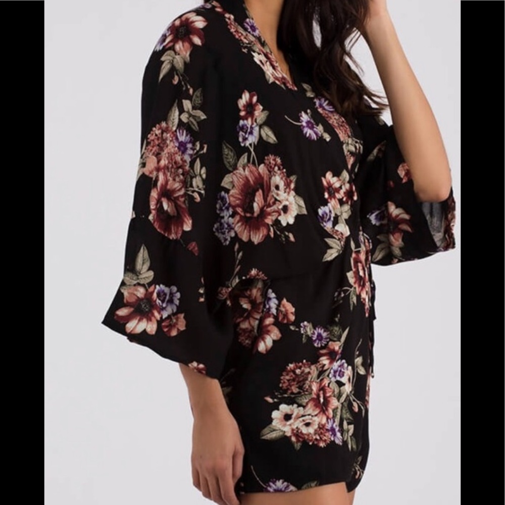Wrapped In Mystery Floral Kimono💗 - Picture 3 of 8